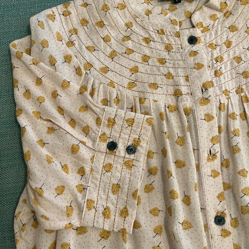 Roolee Oatmeal Top with Gold Leaves
